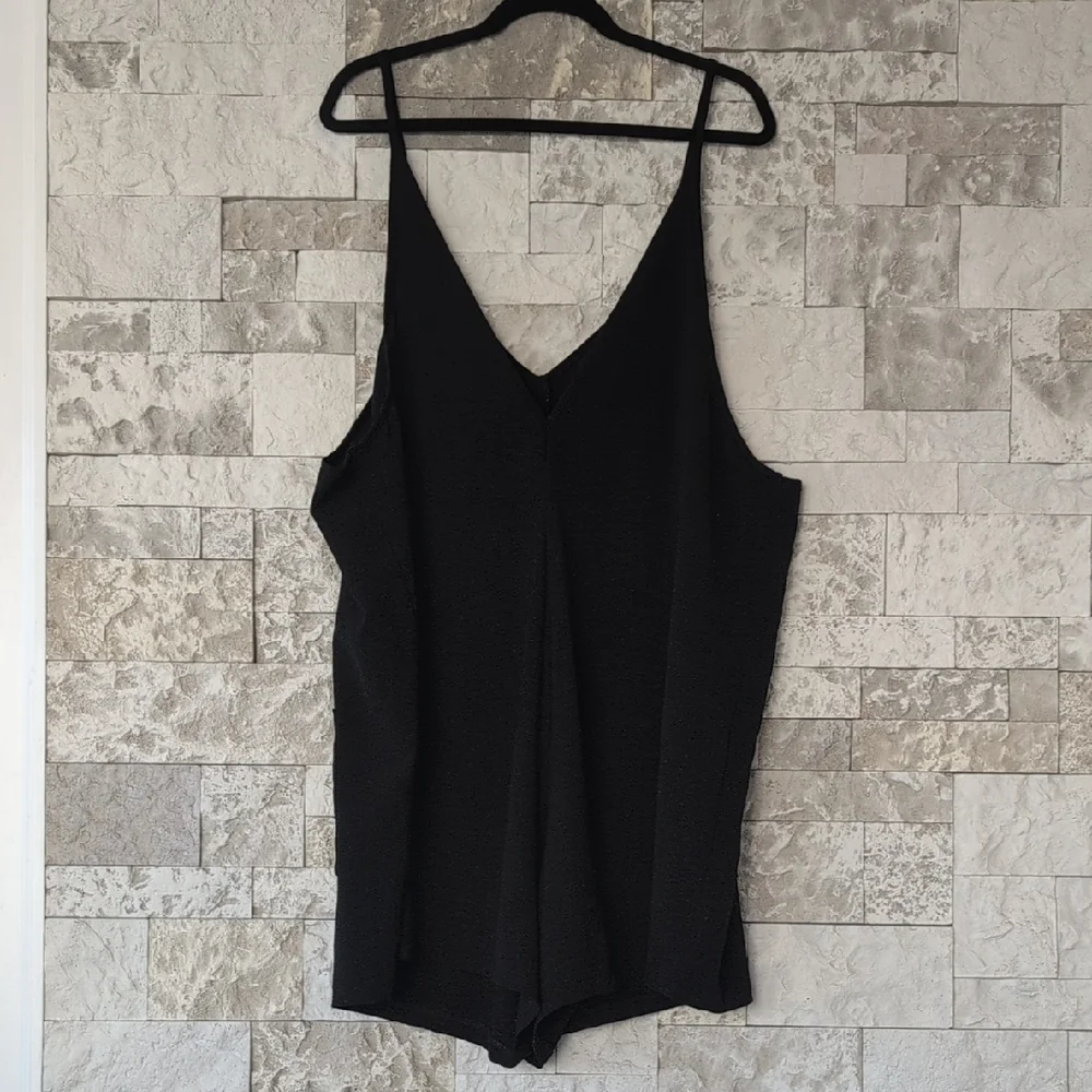 SHEIN Curve Romper Shorts Black V-Neck Spaghetti Strap Front Pockets Plus Size